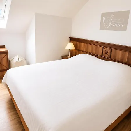 Luxus Abendrot In Gutshaus * Garz (Rugen)